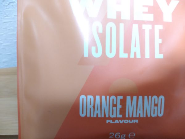 【MYPROTEIN】の透明プロテイン、クリアホエイアイソレート『オレンジマンゴー味』。